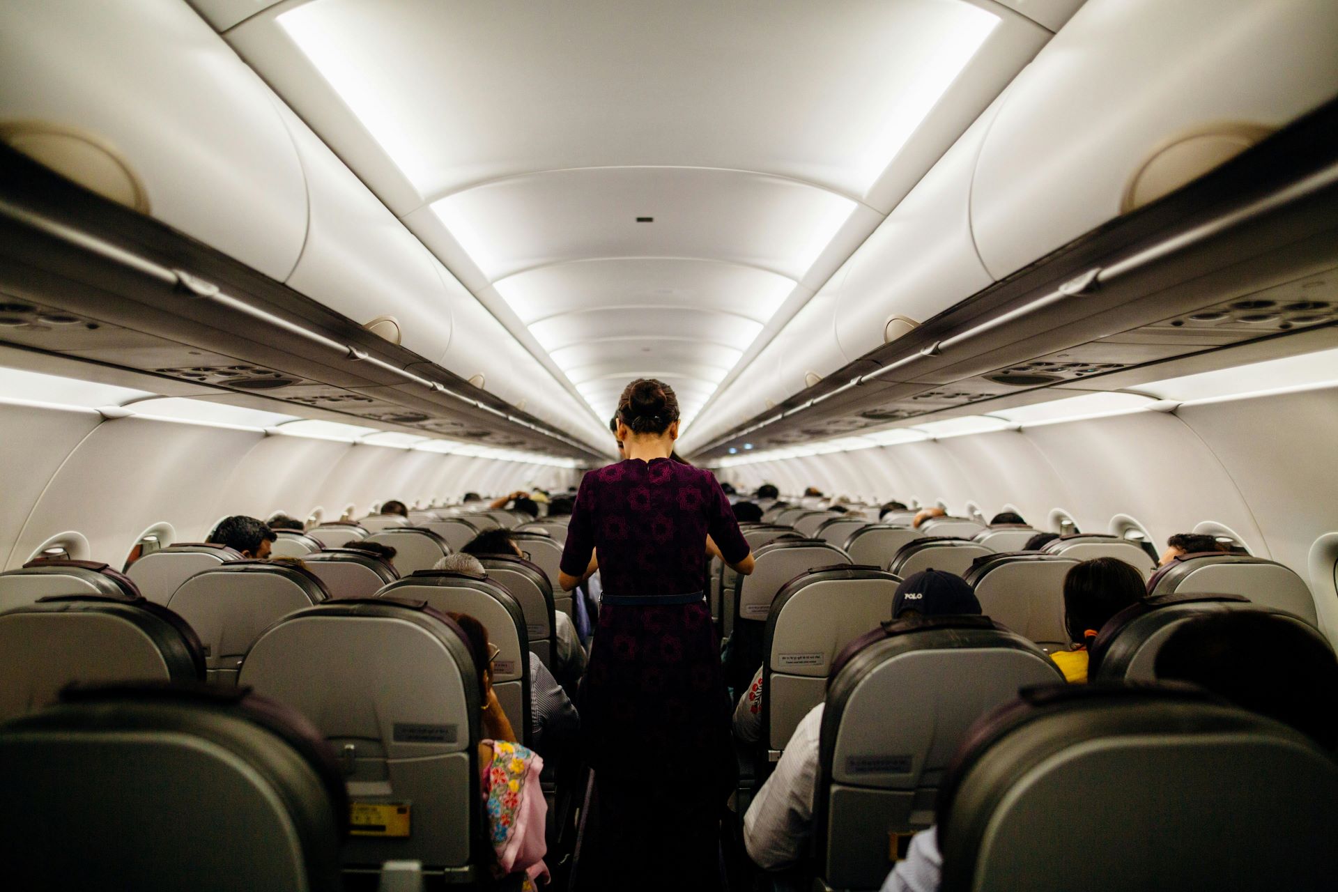 tech-innovations-on-commercial-flights-enhancing-the-tourist-journey-from-takeoff-to-landing-2.jpg